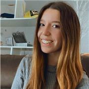 Mi nombre es Maider. Soy maestra titulada con un B2 de inglés. Soy una persona dinámica, responsable y con mucha vocación. Mis clases las enfoco siempre teniendo en cuenta el nivel y las características del alumnado, siendo clases dinámicas y productivas.